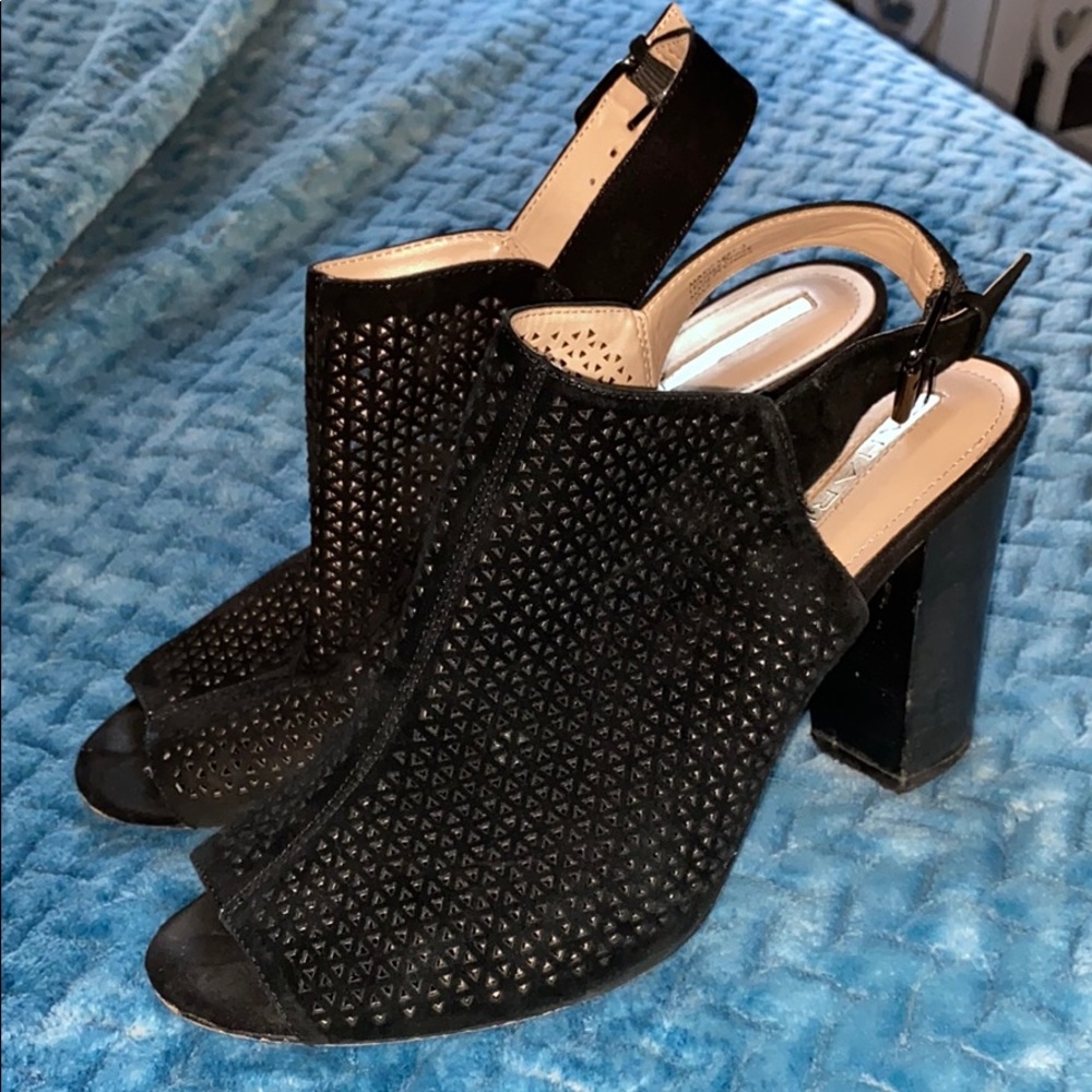 TAHARI Black Peep Toe Booties EUC